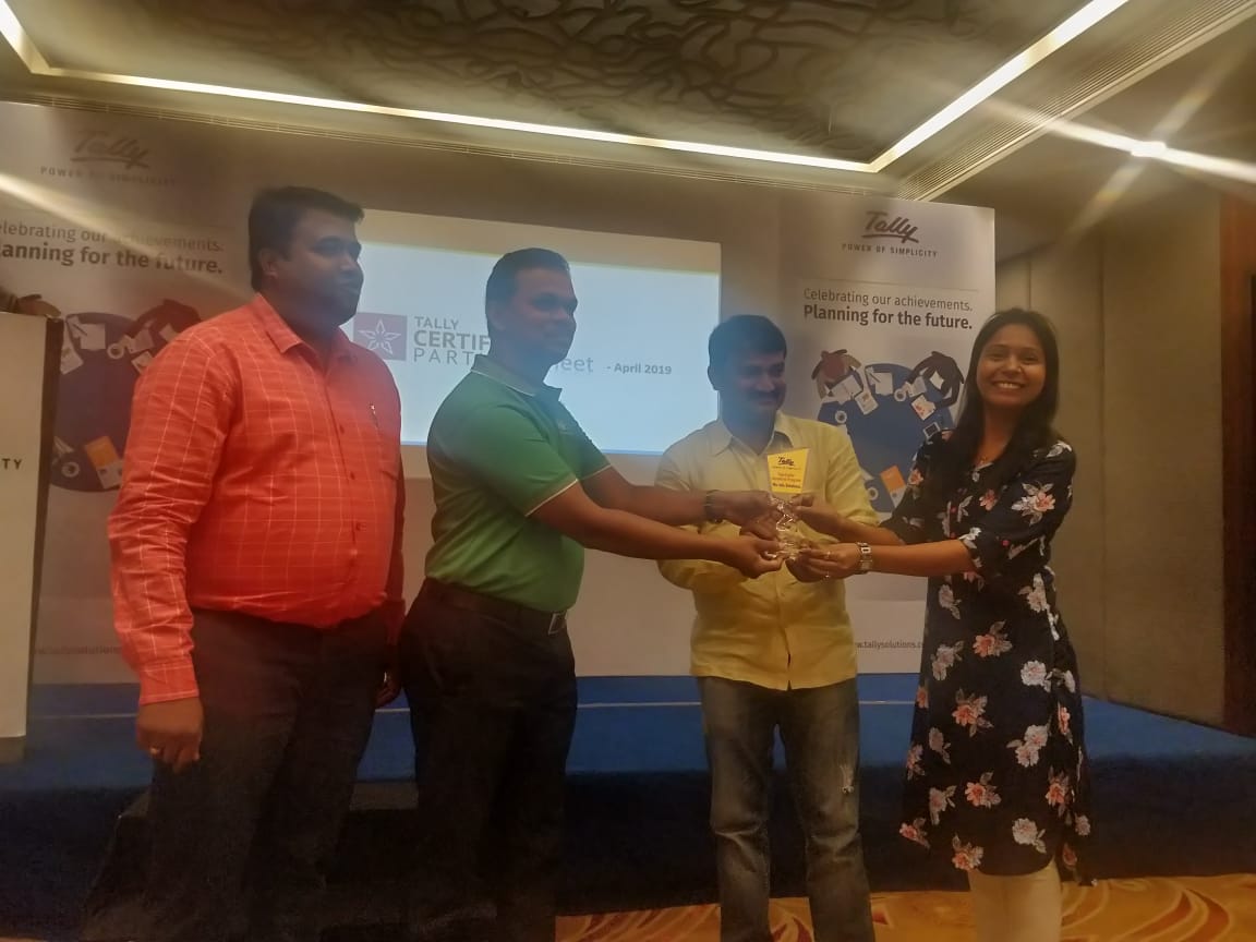 Portrait by Mari Lezhava